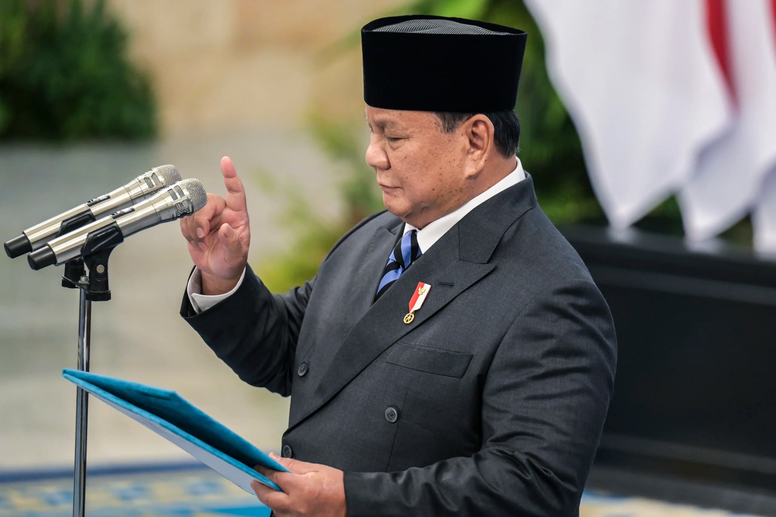 Presiden Prabowo Subianto bersiap melantik Kapolri dan Wakapolri di Istana Negara, Jakarta, Kamis (1/10/2026). Presiden Prabowo Subianto bersiap melantik Kapolri dan Wakapolri di Istana Negara, Jakarta, Kamis (1/10/2026).
