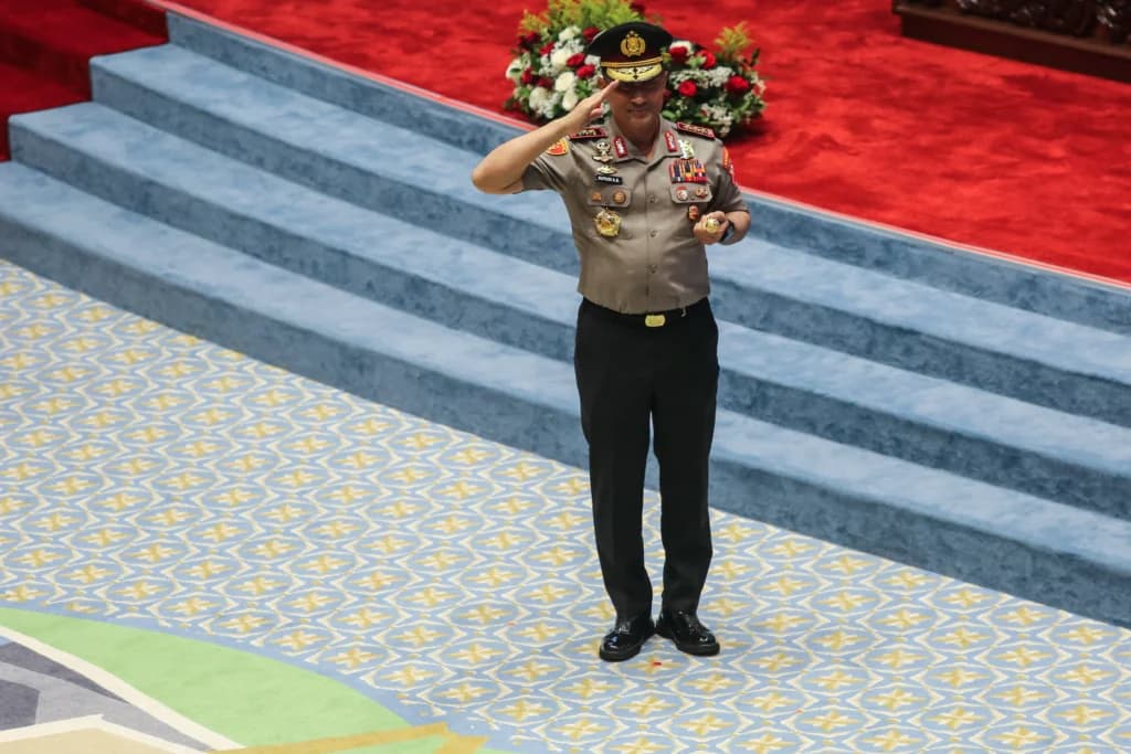 Calon Kepala Kepolisian Negara Republik Indonesia (Kapolri) Komisaris Jenderal Polisi Suyudi Ario Seto memberi hormat saat Rapat Paripurna Ke-8 DPR Masa Persidangan I Tahun Sidang 2026-2027 di Kompleks Parlemen, Senayan, Jakarta Calon Kepala Kepolisian Negara Republik Indonesia (Kapolri) Komisaris Jenderal Polisi Suyudi Ario Seto memberi hormat saat Rapat Paripurna Ke-8 DPR Masa Persidangan I Tahun Sidang 2026-2027 di Kompleks Parlemen, Senayan, Jakarta