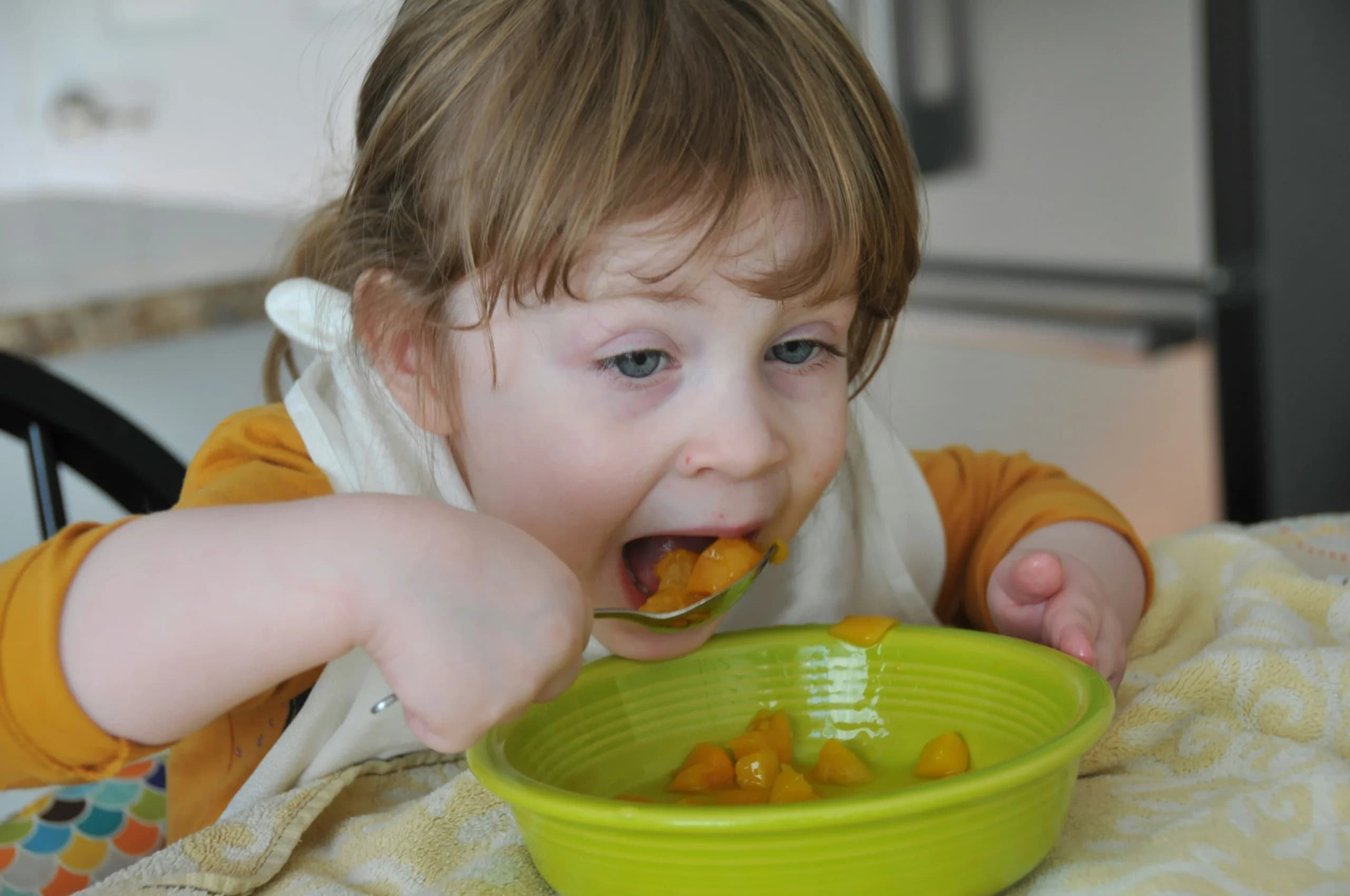 Anak lahap makan Anak lahap makan