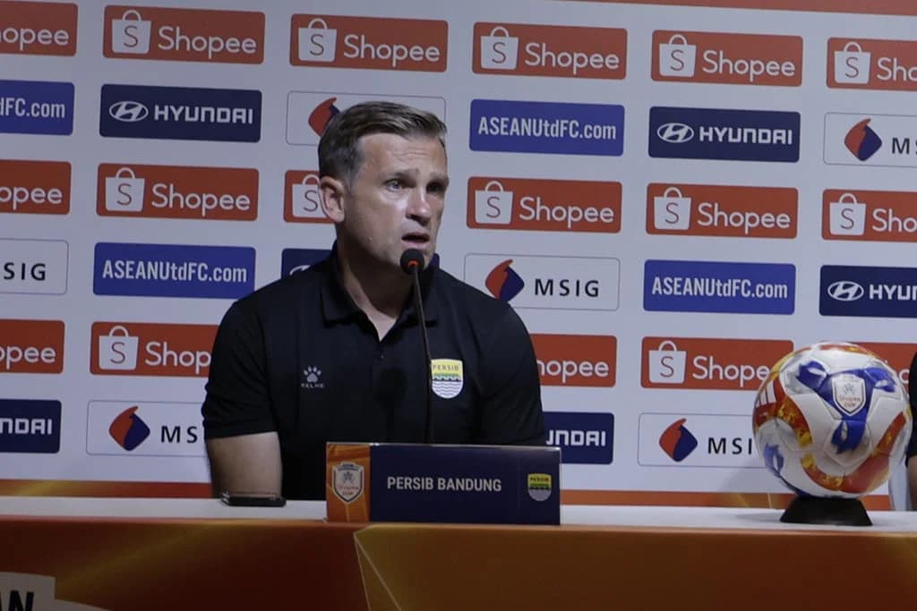 Pelatih Persib Bandung Igor Tolic Pelatih Persib Bandung Igor Tolic