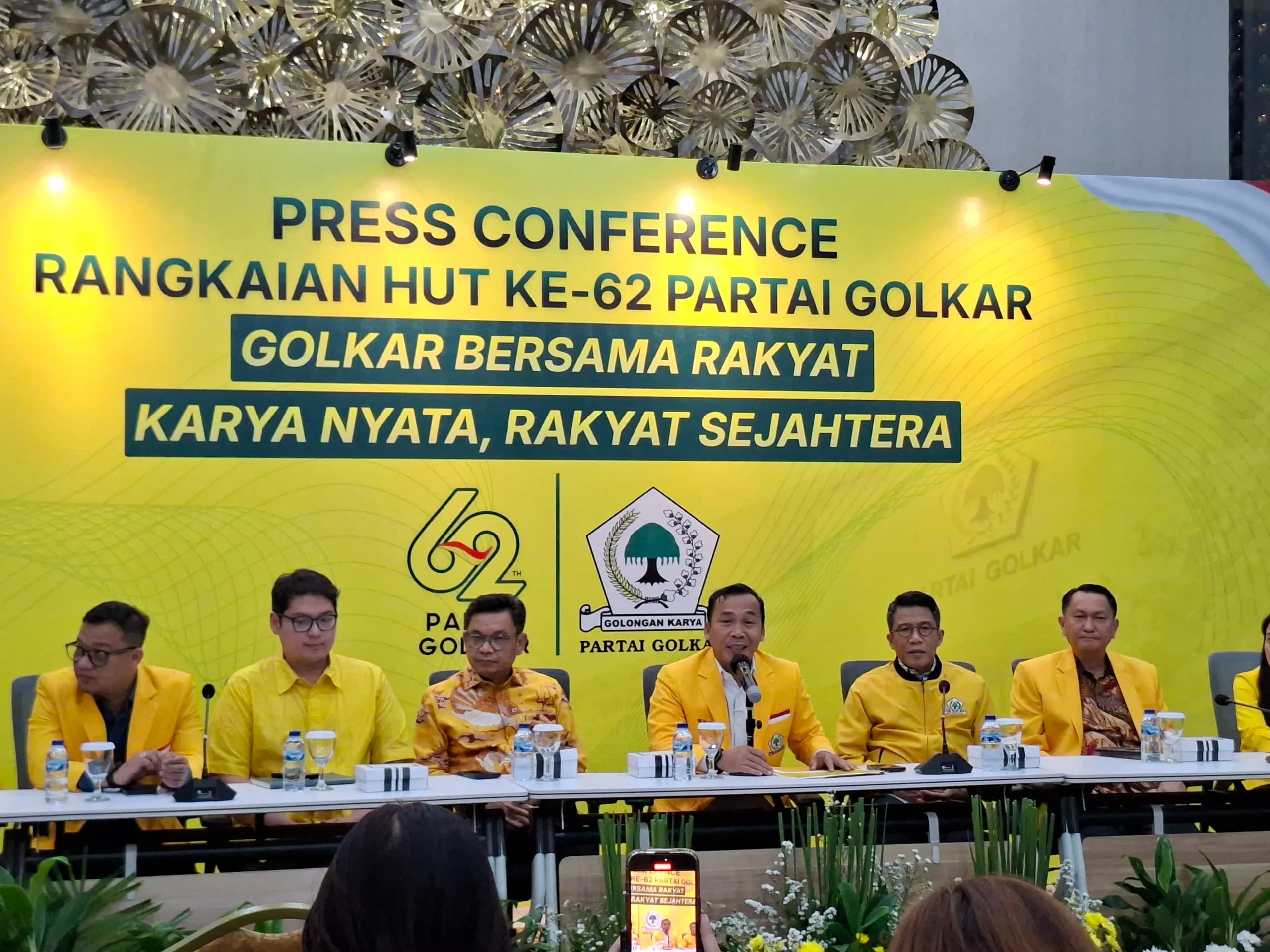 Ketua Penyelenggara HUT ke-62 Partai Golkar, Wihaji saat konferensi pers di kantor DPP Partai Golkar Ketua Penyelenggara HUT ke-62 Partai Golkar, Wihaji saat konferensi pers di kantor DPP Partai Golkar