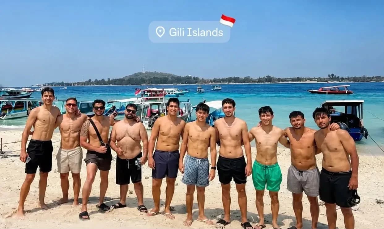 Para pembalap saat menikmati liburan di Gili Trawangan Para pembalap saat menikmati liburan di Gili Trawangan