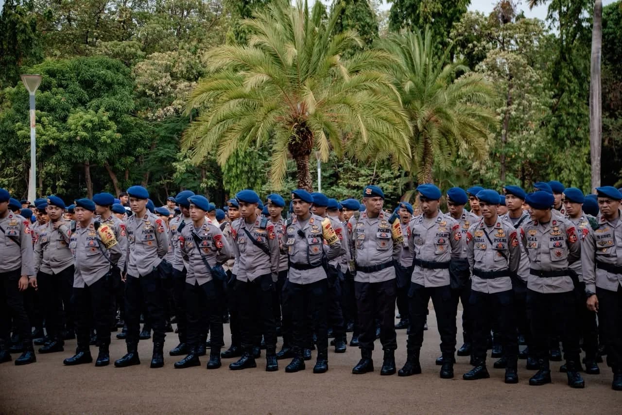 Ribuan Personel disiagakan untuk mengawal aksi unjuk rasa mahasiswa di sejumlah wilayah Jakarta. (Foto: Humas Polda Metro Jaya). Ribuan Personel disiagakan untuk mengawal aksi unjuk rasa mahasiswa di sejumlah wilayah Jakarta. (Foto: Humas Polda Metro Jaya).