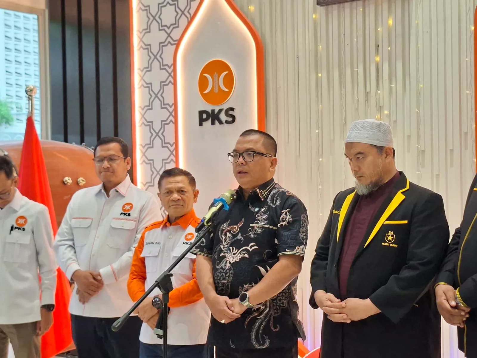Deny Indrayana Walk Out dari Sidang Ijazah Gibran: Kemendikdasmen Tak Bisa Hadirkan Bukti Deny Indrayana Walk Out dari Sidang Ijazah Gibran: Kemendikdasmen Tak Bisa Hadirkan Bukti