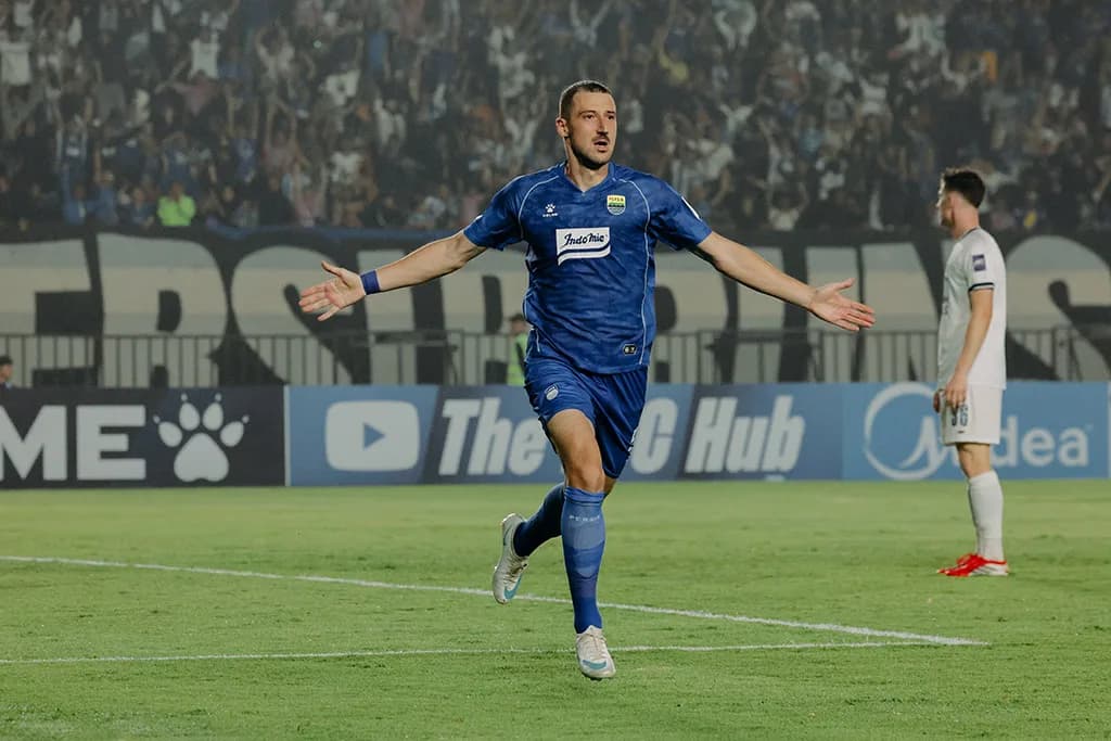 Penyerang Persib Bandung, Balsa Sekulic, merasa gembira setelah membantu timnya meraih kemenangan 2-0 atas Melbourne Victory Penyerang Persib Bandung, Balsa Sekulic, merasa gembira setelah membantu timnya meraih kemenangan 2-0 atas Melbourne Victory
