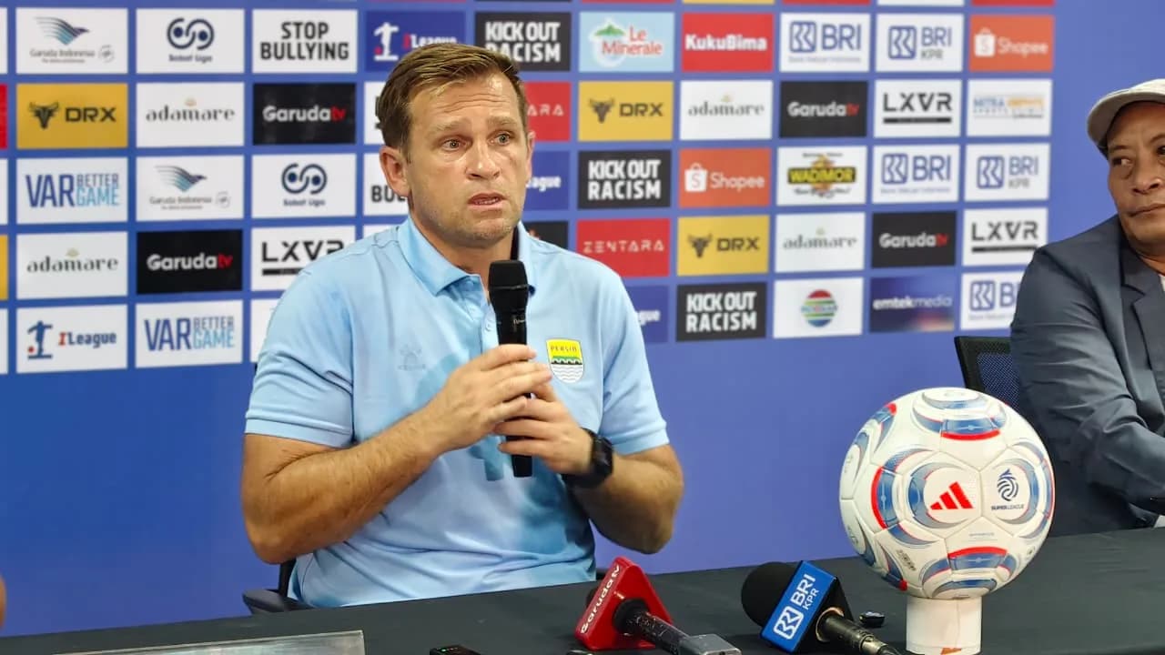 Pelatih Persib Igor Tolic dalam konferensi pers, Oktober 2026. Pelatih Persib Igor Tolic dalam konferensi pers, Oktober 2026.