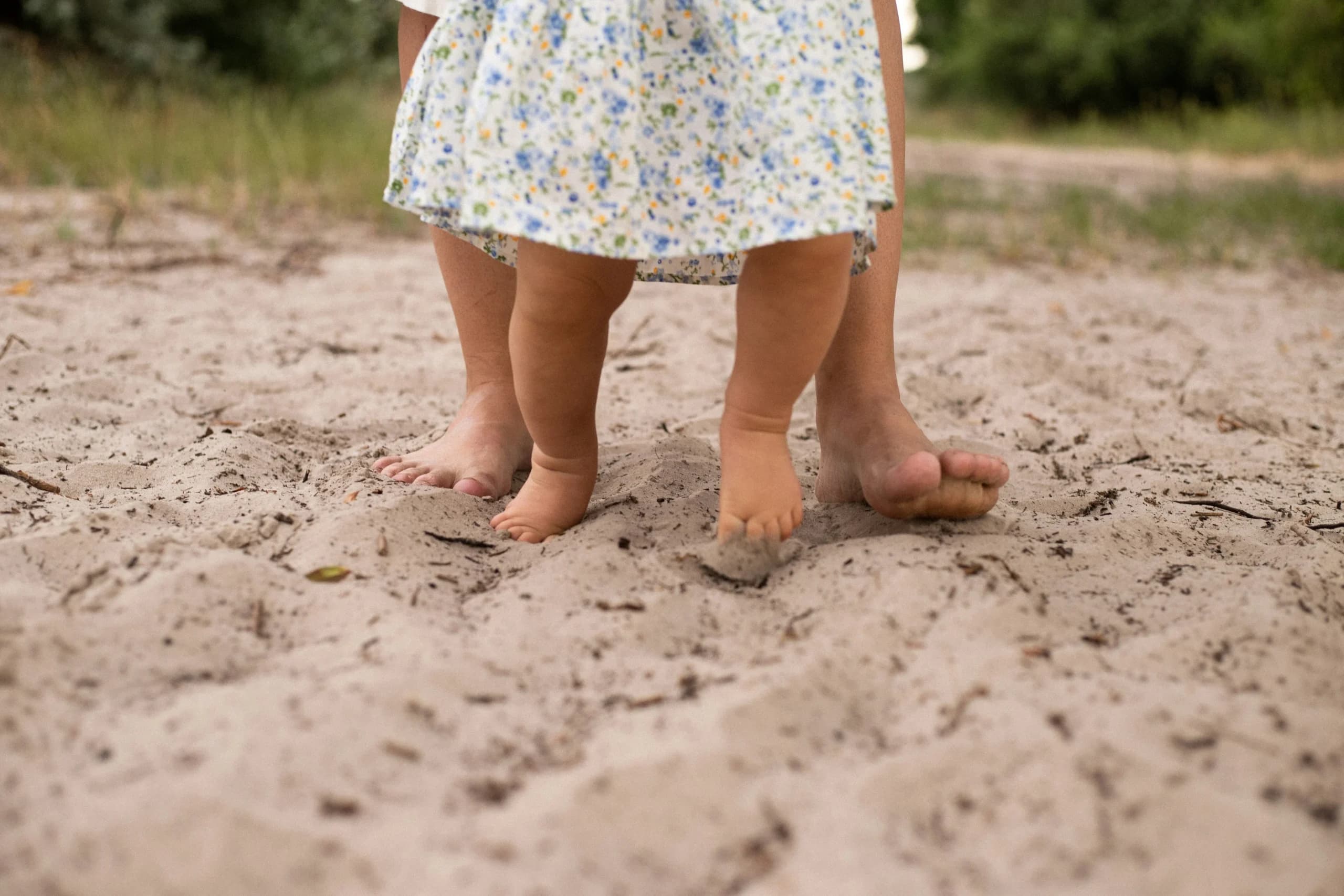 Ilustrasi anak berjalan jinjit (Sumber:Unsplash/Valeriia Skrylioua) Ilustrasi anak berjalan jinjit (Sumber:Unsplash/Valeriia Skrylioua)