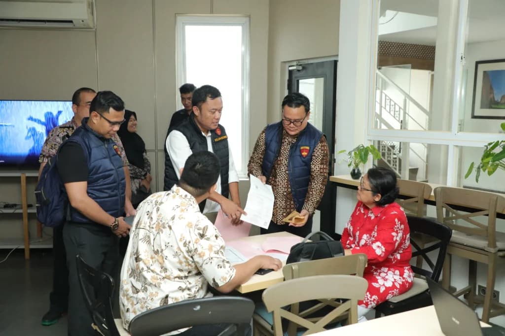 Harta Pengusaha Riza Chalid Disita Kejagung Harta Pengusaha Riza Chalid Disita Kejagung