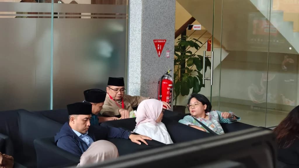 Eks Menag Yaqut Cholil penuhi panggilan penyidik KPK diperiksa kasus korupsi kuota haji. Eks Menag Yaqut Cholil penuhi panggilan penyidik KPK diperiksa kasus korupsi kuota haji.