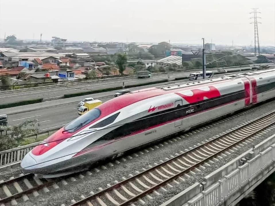 Kereta Cepat Jakarta-Bandung atau Whoosh Kereta Cepat Jakarta-Bandung atau Whoosh