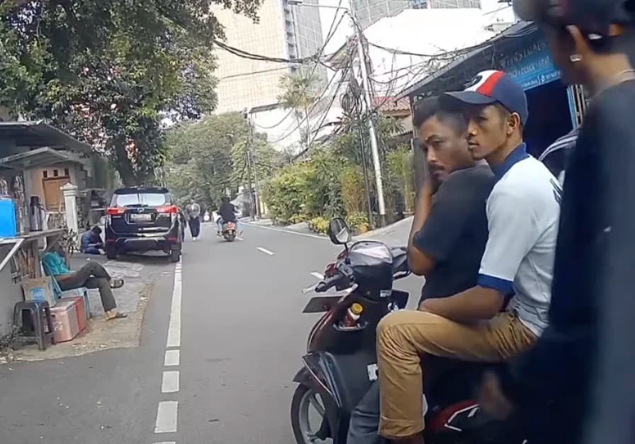 Tampang preman yang lakukan pemalakan di Tanah Abang. (Sumber: Ig @Fakta.Jakarta) Tampang preman yang lakukan pemalakan di Tanah Abang. (Sumber: Ig @Fakta.Jakarta)