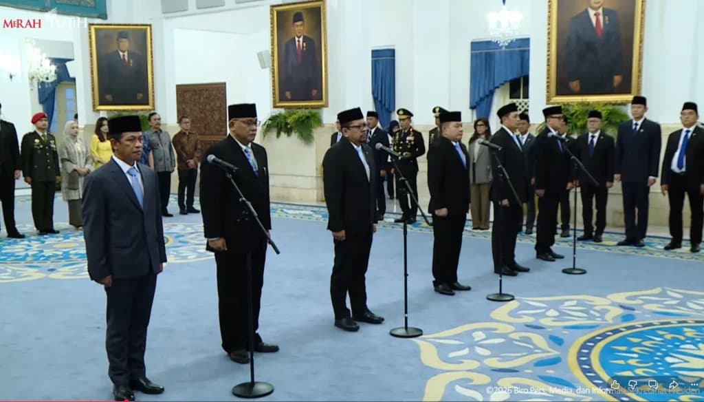 Presiden Prabowo Subianto melantik enam anggota kabinet baru di Istana Negara, Jakarta. (Sumber: Youtube/Setpres) Presiden Prabowo Subianto melantik enam anggota kabinet baru di Istana Negara, Jakarta. (Sumber: Youtube/Setpres)