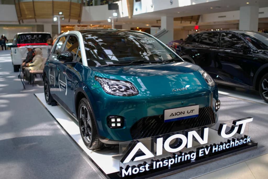 Salah satu mobil listrik yang dipamerkan dalam Indomobil Expo Bandung bertajuk “EVperience” di 23 Paskal Shopping Center, Bandung, Jawa Barat. Salah satu mobil listrik yang dipamerkan dalam Indomobil Expo Bandung bertajuk “EVperience” di 23 Paskal Shopping Center, Bandung, Jawa Barat.