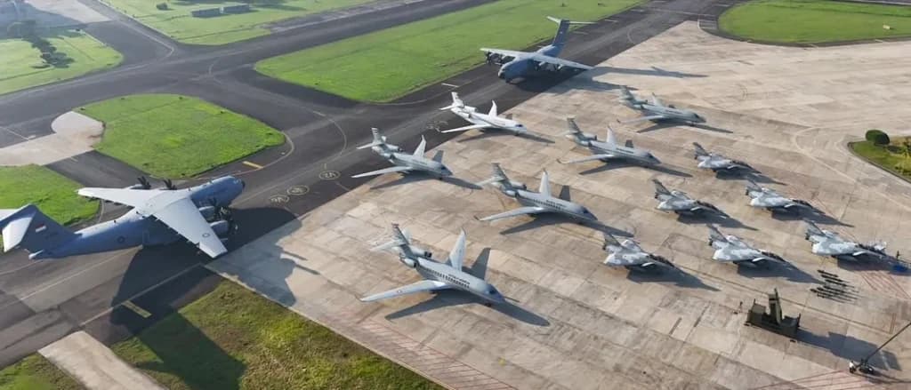 Deretan Pesawat Tempur TNI AU. (Sumber: IG Sekretariat Kabinet) Deretan Pesawat Tempur TNI AU. (Sumber: IG Sekretariat Kabinet)
