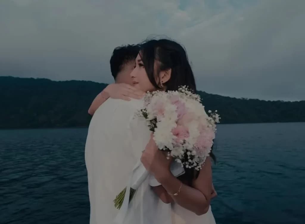 Manis! Momen Asnawi Mangkualam Lamar Yuriska Patricia di Bali Manis! Momen Asnawi Mangkualam Lamar Yuriska Patricia di Bali