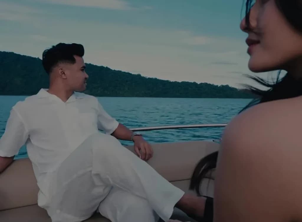 Manis! Momen Asnawi Mangkualam Lamar Yuriska Patricia di Bali Manis! Momen Asnawi Mangkualam Lamar Yuriska Patricia di Bali