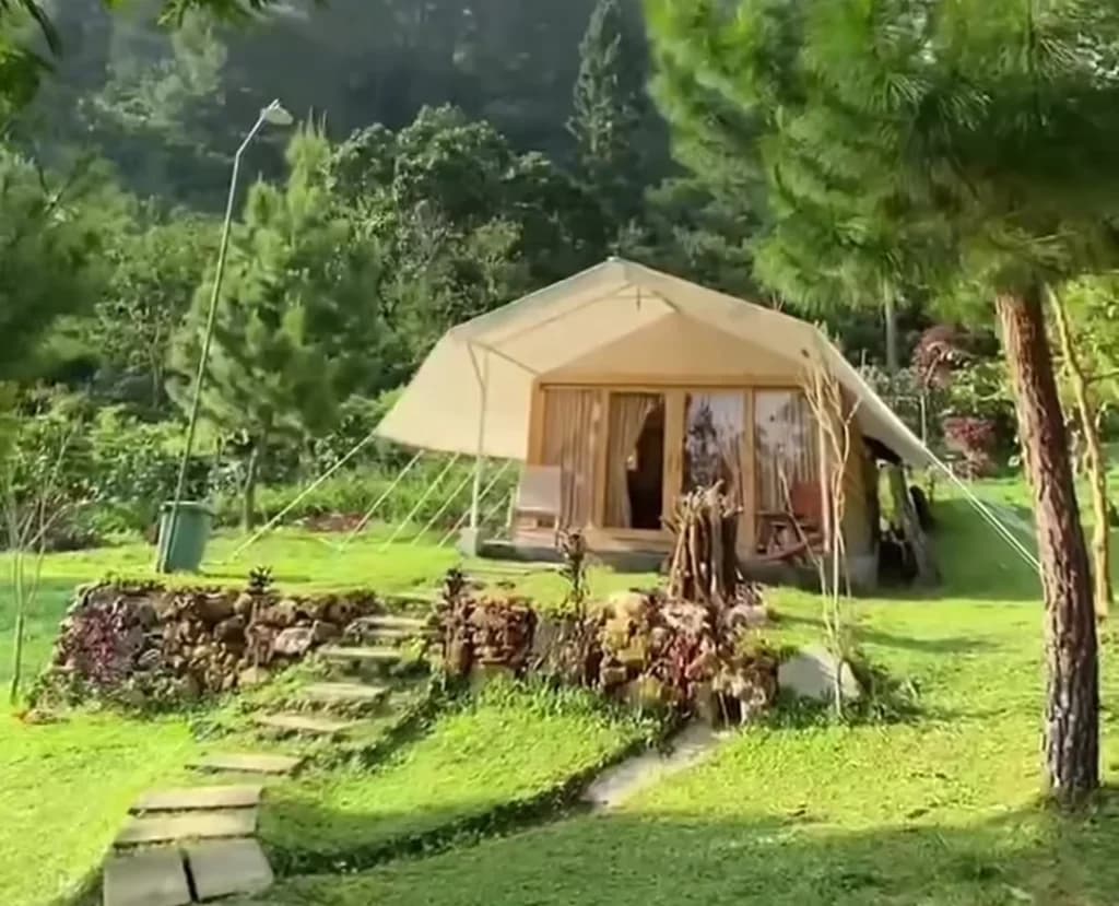 Tujuh Rekomendasi Glamping di Bogor, Cocok untuk Healing dan Liburan Keluarga Tujuh Rekomendasi Glamping di Bogor, Cocok untuk Healing dan Liburan Keluarga