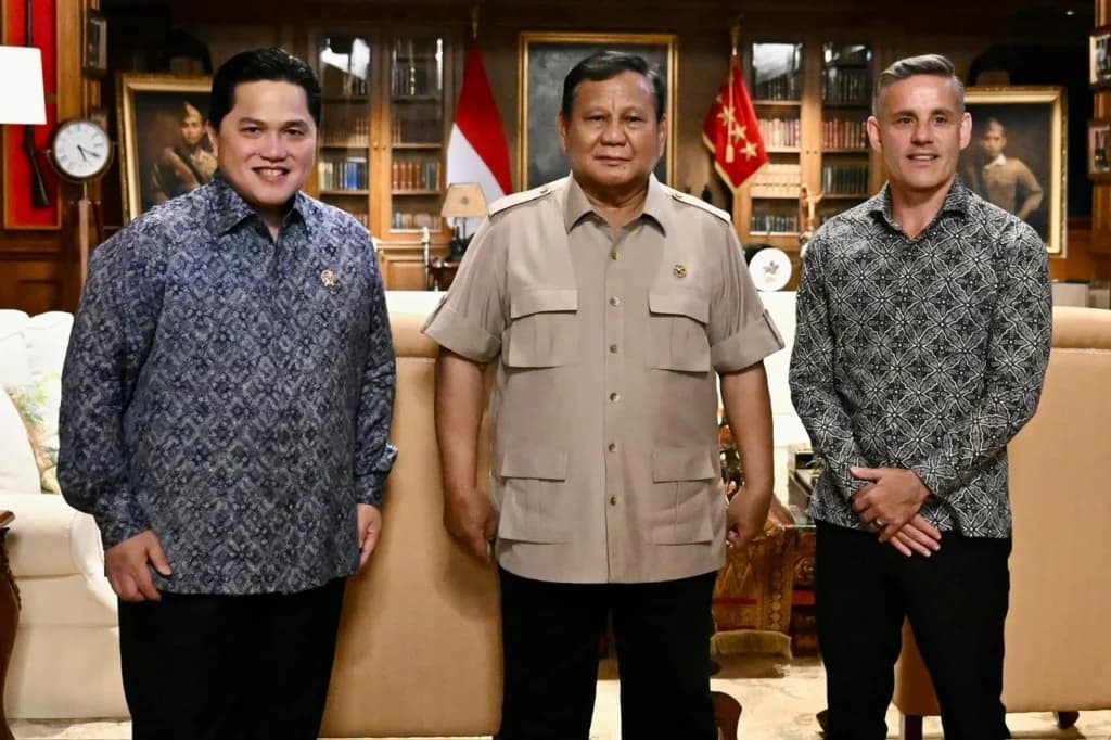 Pertemuan Presiden Prabowo bersama Menteri Pemuda dan Olahraga Erick Thohir serta pelatih Timnas Indonesia John Herdman di Hambalang, Jawa Barat (sumber: Biro Pers Sekretariat Presiden) Pertemuan Presiden Prabowo bersama Menteri Pemuda dan Olahraga Erick Thohir serta pelatih Timnas Indonesia John Herdman di Hambalang, Jawa Barat (sumber: Biro Pers Sekretariat Presiden)