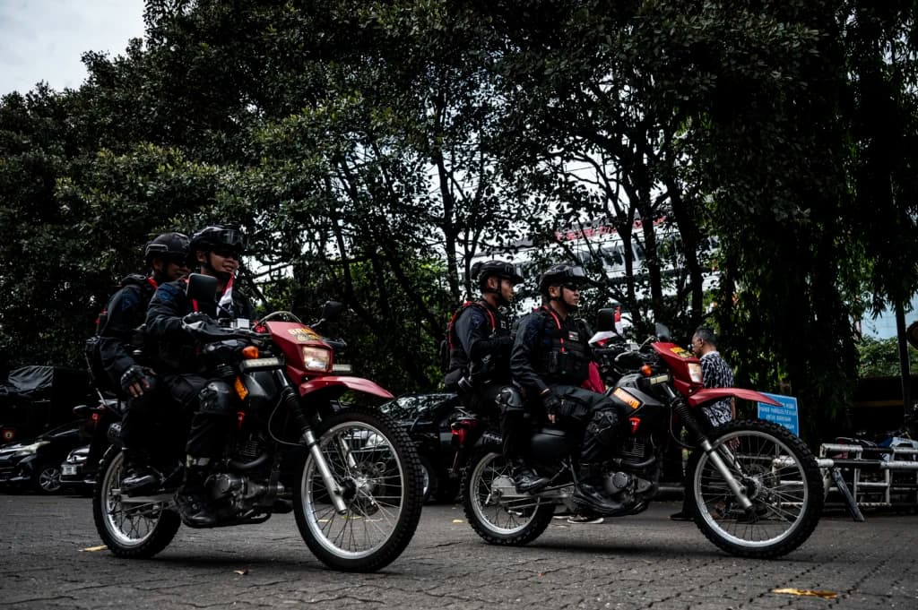 Personel Korps Brimob melakukan patroli pengamanan unjuk rasa mahasiswa. (Sumber: Antara Foto/Aprillio Akbar/nz) Personel Korps Brimob melakukan patroli pengamanan unjuk rasa mahasiswa. (Sumber: Antara Foto/Aprillio Akbar/nz)