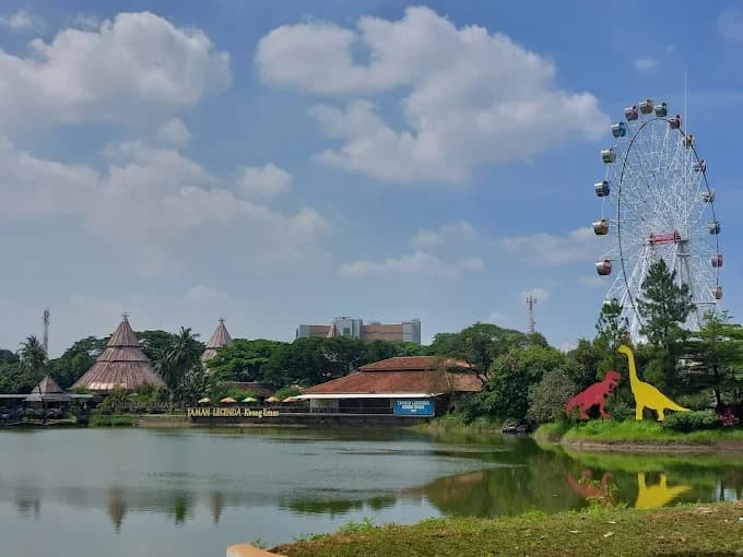 Taman Mini Indonesia Indah (Foto: Instagram Dyah Wijayanti) Taman Mini Indonesia Indah (Foto: Instagram Dyah Wijayanti)