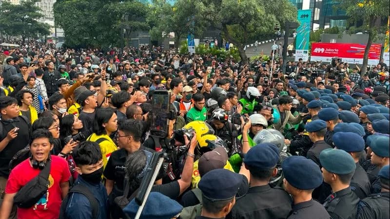 Aksi mahasiswa 'Menuju Indonesia Bangkrut' yang hendak menuju Bundaran HI, Jakarta. Aksi mahasiswa 'Menuju Indonesia Bangkrut' yang hendak menuju Bundaran HI, Jakarta.