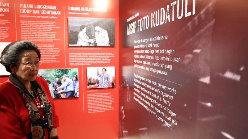 Megawati Soekarnoputri dalam pidatonya saat membuka pameran seni memperingati peristiwa Kudatuli di TIM. Megawati Soekarnoputri dalam pidatonya saat membuka pameran seni memperingati peristiwa Kudatuli di TIM.