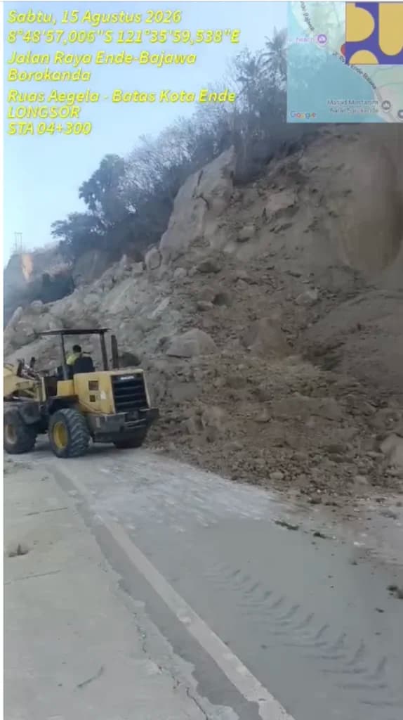 Kementerian PU kirim alat berat di Jalan yang terkena lonsor di Ende. (Sumber: Kementerian PU) Kementerian PU kirim alat berat di Jalan yang terkena lonsor di Ende. (Sumber: Kementerian PU)