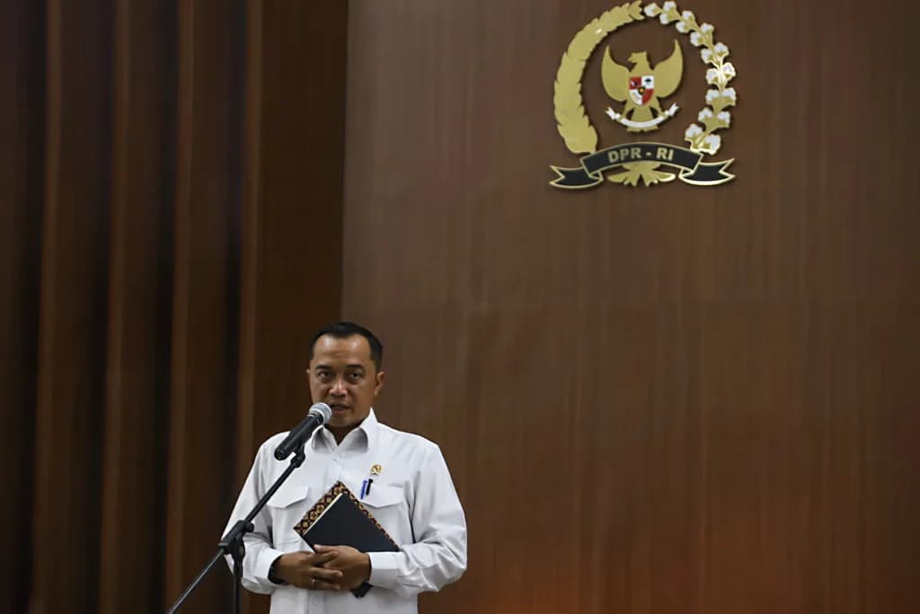 Menteri Sekertaris Negara Prasetyo Hadi menyampaikan keterangan usai rapat koordinasi dengan pimpinan DPR di Kompleks Parlemen, Senayan, Jakarta. (Sumber: Antara Foto/Asprilla Dwi Adha/nz) Menteri Sekertaris Negara Prasetyo Hadi menyampaikan keterangan usai rapat koordinasi dengan pimpinan DPR di Kompleks Parlemen, Senayan, Jakarta. (Sumber: Antara Foto/Asprilla Dwi Adha/nz)