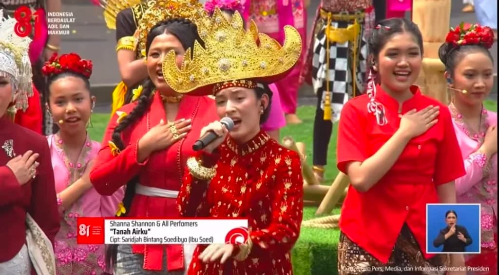 Sukses Bikin Suasana Istana Merinding, Intip 5 Potret Shanna Shannon Penyanyi ‘Tanah Airku’ di HUT RI-81 Sukses Bikin Suasana Istana Merinding, Intip 5 Potret Shanna Shannon Penyanyi ‘Tanah Airku’ di HUT RI-81