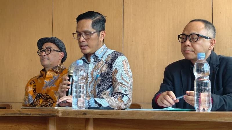 Tim kuasa hukum dari Febrie Adriansyah melakukan konferensi pers terkait langkah gugatan praperadilan di Jakarta. Tim kuasa hukum dari Febrie Adriansyah melakukan konferensi pers terkait langkah gugatan praperadilan di Jakarta.