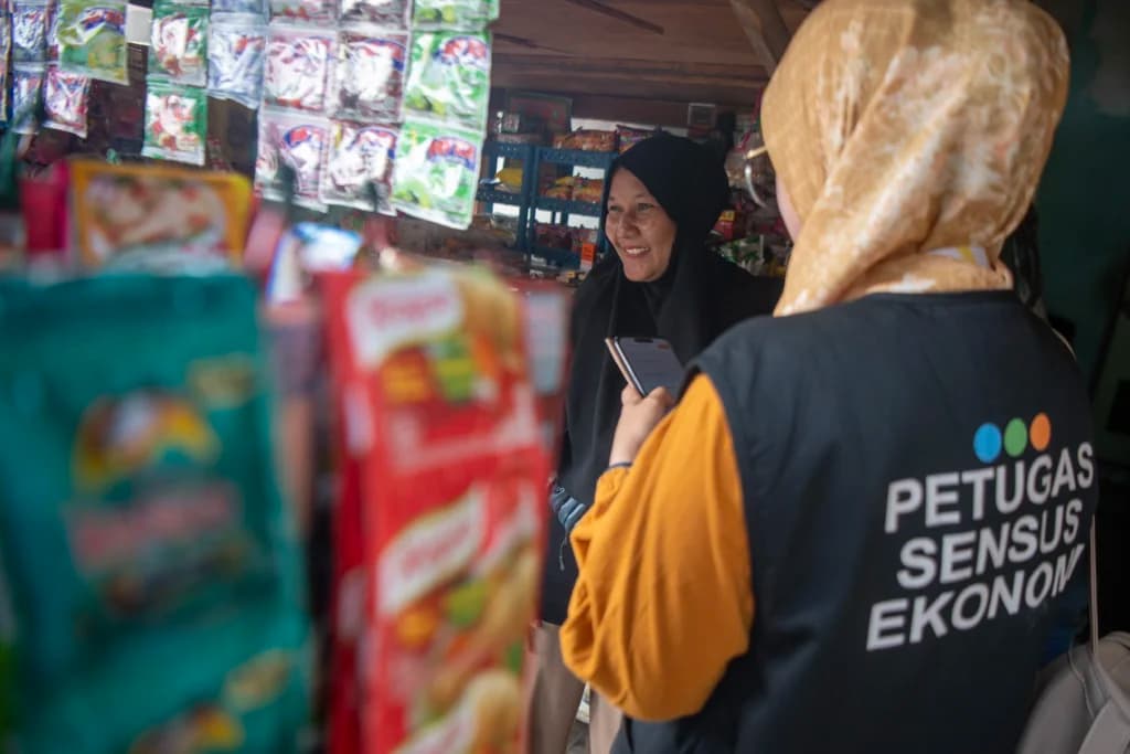 Petugas mendata warga saat pelaksanaan Sensus Ekonomi 2026 di Palembang, Sumatera Selatan. (Sumber: Antara Foto/Nova Wahyudi/nz) Petugas mendata warga saat pelaksanaan Sensus Ekonomi 2026 di Palembang, Sumatera Selatan. (Sumber: Antara Foto/Nova Wahyudi/nz)