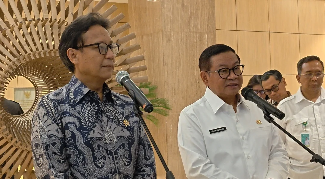 Menteri Kesehatan, Budi Gunadi Sadikin dan Gubernur DKI Jakarta, Pramono Anung