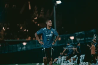 Pelatih Timnas Indonesia, Patrick Kluivert saat memimpin latihan Timnas Indonesia