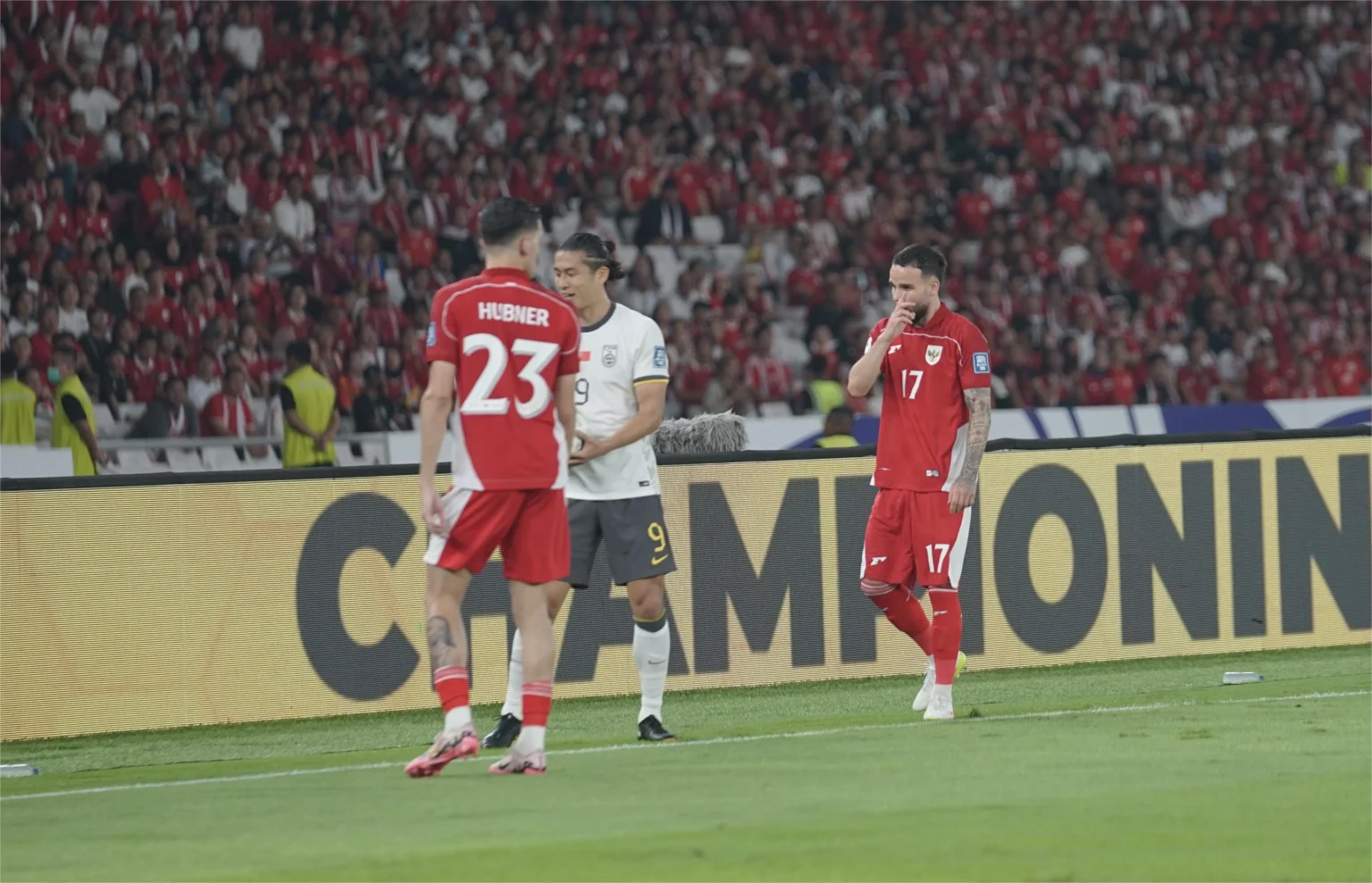 Timnas Indonesia saat berhadapan dengan China di Stadion Utama Gelora Bung Karno