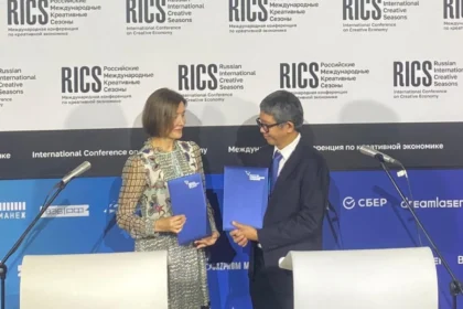 Penandatanganan kerja sama antara Ketua Dewan Pengawas KE JKT, Ricky Pesik dan Direktur Jenderal Agency ASI, Svetlana Chupsheva