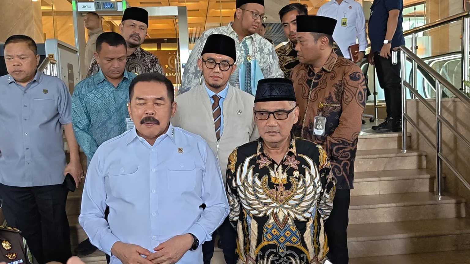 Menteri Haji dan Umrah, Mochamad Irfan Yusuf bersama Jaksa Agung ST Burhanuddin