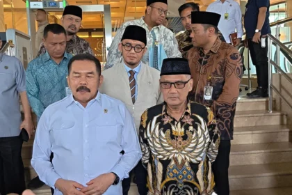 Menteri Haji dan Umrah, Mochamad Irfan Yusuf bersama Jaksa Agung ST Burhanuddin
