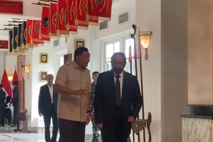 Menteri Pertahanan Sjafrie Sjamsoeddin dan Ketua Umum Partai NasDem Surya Paloh