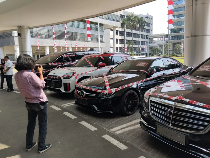 Aset milik Riza Chalid berupa kendaraan mewah yang telah disita