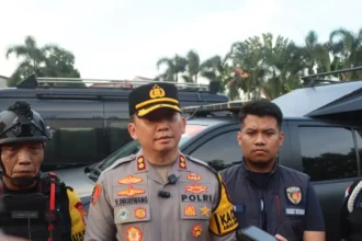 Kapolres Metro Tangsel, AKBP Victor Inkiriwang saat memberikan keterangan di lokasi kejadian.