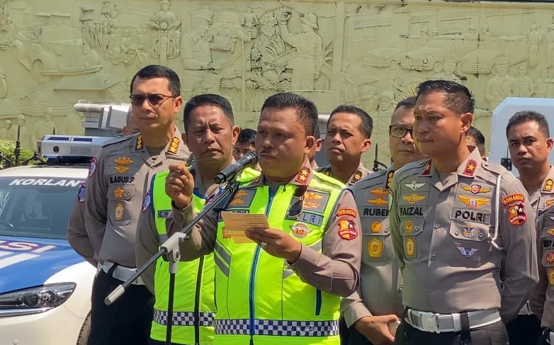 Kepala Korps Lalu Lintas Polri, Irjen Pol Agus Suryonugroho saat memberikan keterangan pers