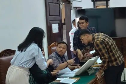 Suasana persidangan terkait demonstrasi Agustus, diwakili Tim Advokasi untuk Demokrasi di Pengadilan Negeri Jakarta Selatan