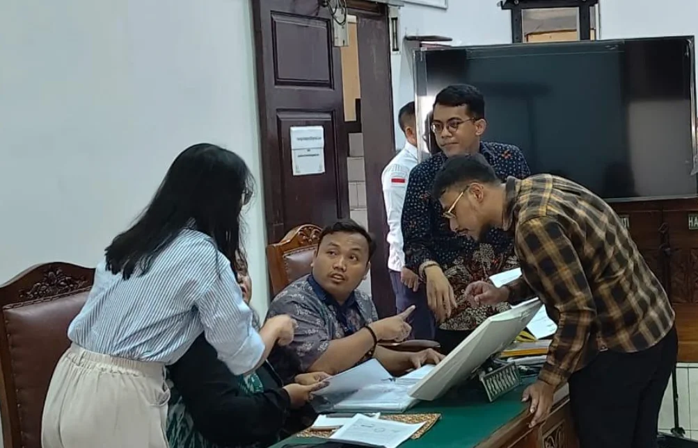 Suasana persidangan terkait demonstrasi Agustus, diwakili Tim Advokasi untuk Demokrasi di Pengadilan Negeri Jakarta Selatan