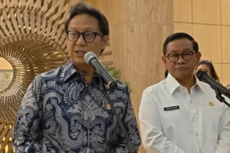 Menteri Kesehatan, Budi Gunadi Sadikin dan Gubernur DKI Jakarta, Pramono Anung