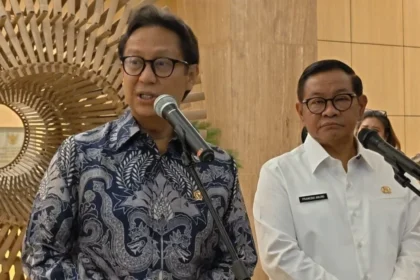 Menteri Kesehatan, Budi Gunadi Sadikin dan Gubernur DKI Jakarta, Pramono Anung