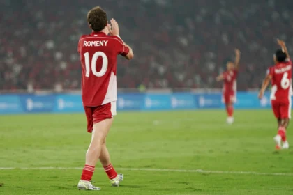 Penyerang Timnas Indonesia, Ole Romeny saat bermain melawan China