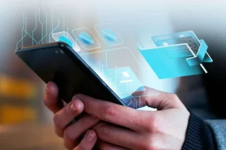 Ilustrasi: penggunaan Handphone sebagai alat transaksi pembayaran