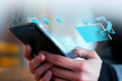 Ilustrasi: penggunaan Handphone sebagai alat transaksi pembayaran