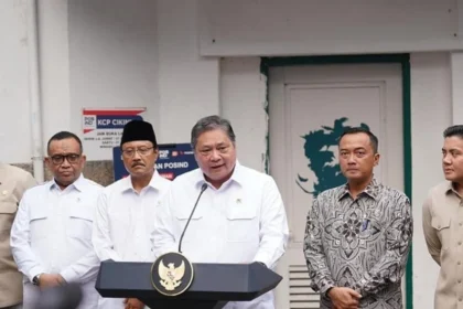 Menteri Koordinator Bidang Perekonomian, Airlangga Hartarto saat memberikan keterangan terkait Bantuan Langsung Tunai