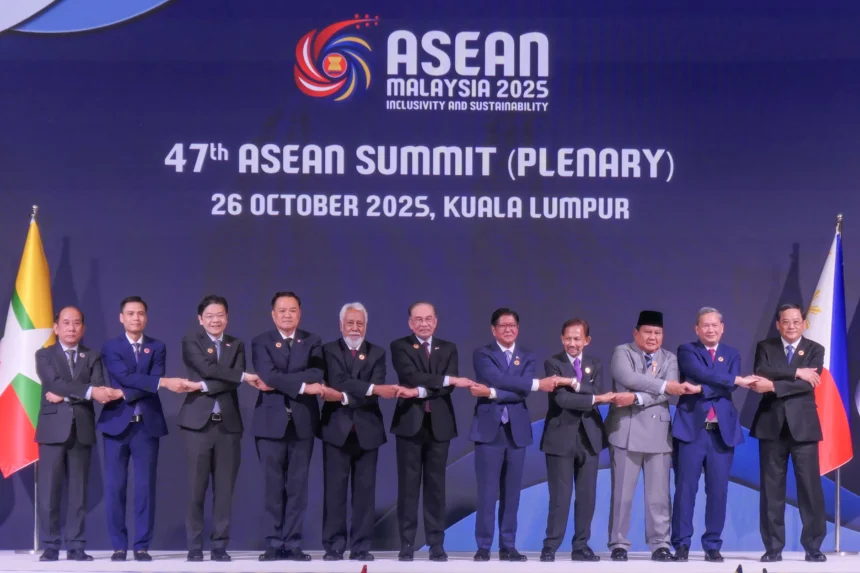 Perdana Menteri Timor Leste Xanana Gusmao, saat sesi foto bersama di KTT ke-47 ASEAN Kuala Lumpur